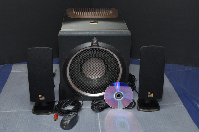 Acoustic Authority 2.1 Powered Speakers with 10" Subwoofer dans Haut-parleurs, écouteurs et micros  à Région de Mississauga/Peel - Image 3