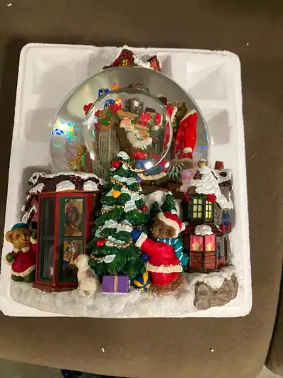 Musical snow globe, View more