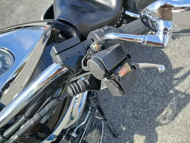 2009 Yamaha V Star 950 in Street, Cruisers & Choppers in Cornwall - Image 6