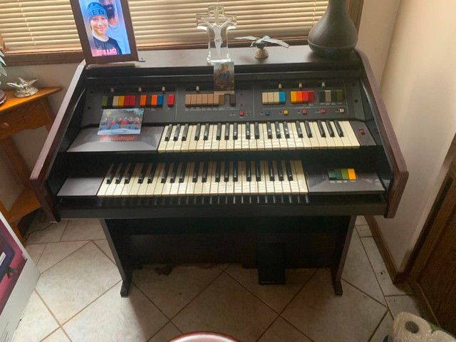 Bontempi Electric piano in Pianos & Keyboards in Leamington