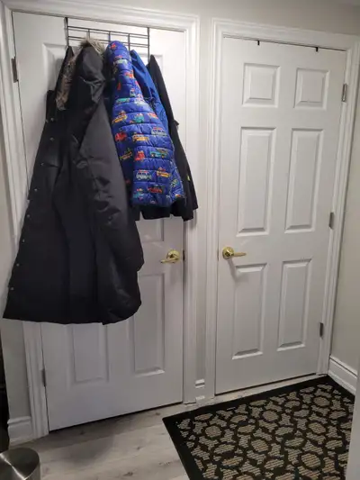 Well-maintained basement bachelor unit featuring: • Private washroom • Kitchenette with microwave, f...