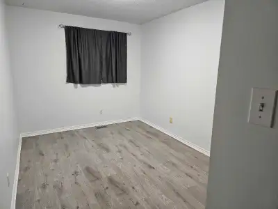 Two females renting 1 bdrm in a 3bdrm/2.5 washrooms for a student or working professional. Sienna Pr...