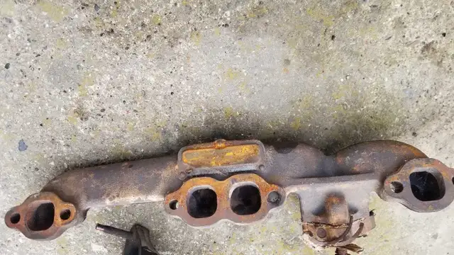 1955 Chevy Corvette Exhaust Manifold 3704792 in Engine & Engine Parts in Lethbridge - Image 4