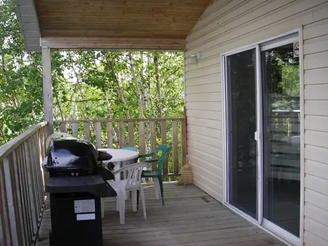 Cabins for rent in the North Whiteshell along the Winnipeg River in Manitoba in Canada - Image 5