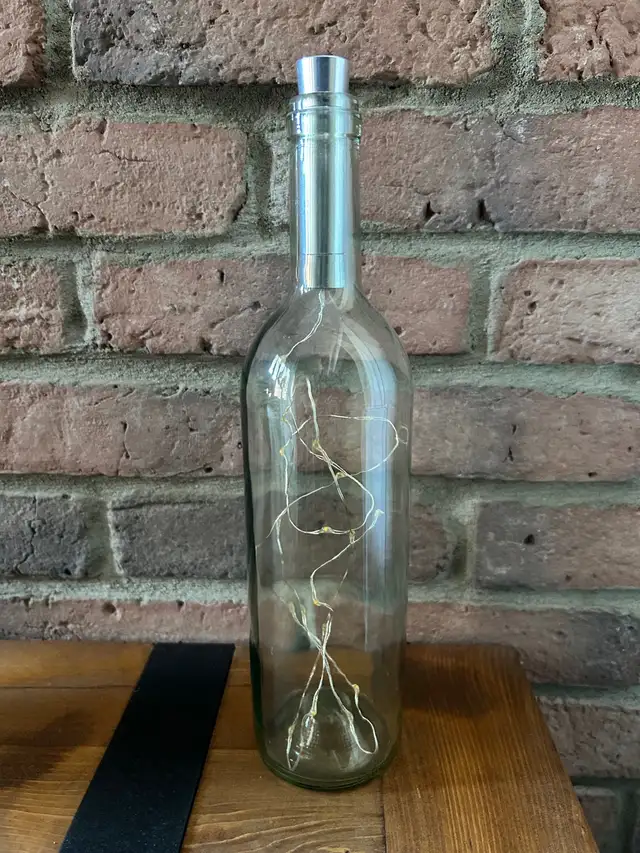 Bottle with fairy lights in Home Décor & Accents in Ottawa - Image 3