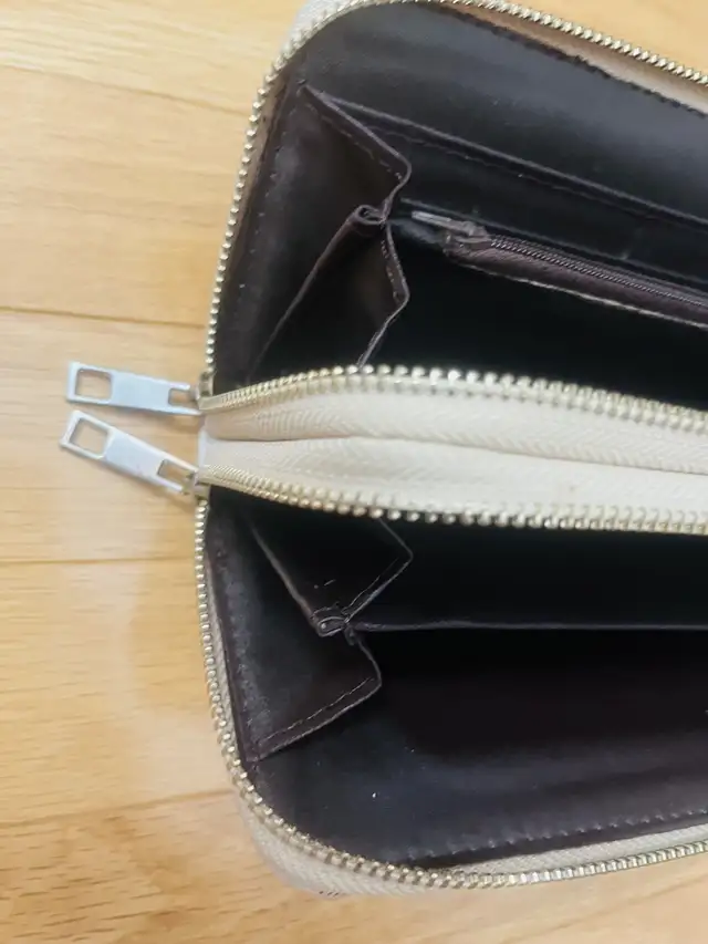 LADIES WALLET in Women's - Bags & Wallets in Markham / York Region - Image 5