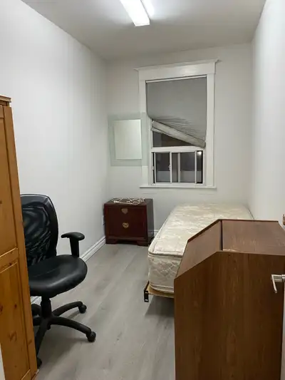 700/m room for rent next to subway and shopping centre including