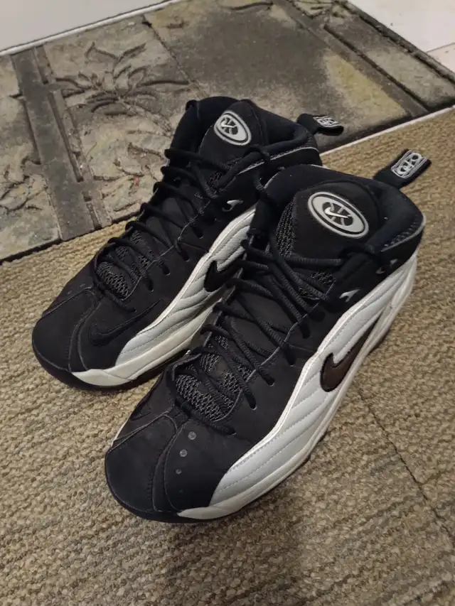Nike Air Total Max Uptempo Metallic Silver Size 9 in Men's Shoes in City of Toronto - Image 4