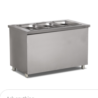 Conçu pour les buffets, traiteurs et selfs, ce bain-marie maintient vos plats à température de servi...