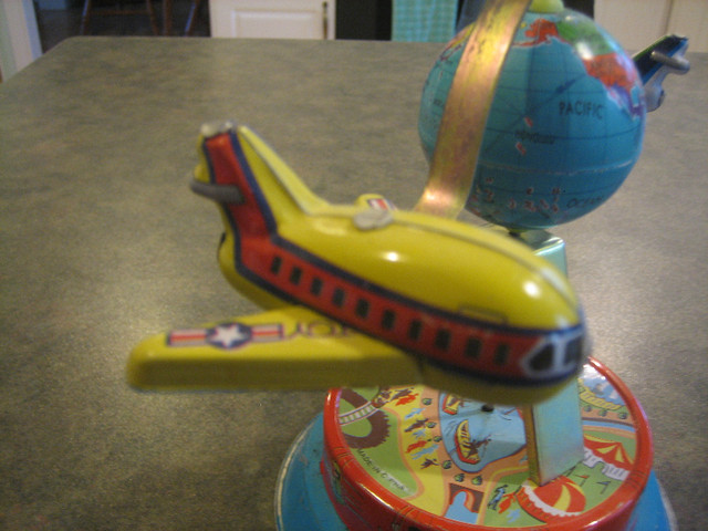 Vintage Collectible Windup Toy Airplanes Around Globe Carousel in Arts & Collectibles in Comox / Courtenay / Cumberland - Image 2