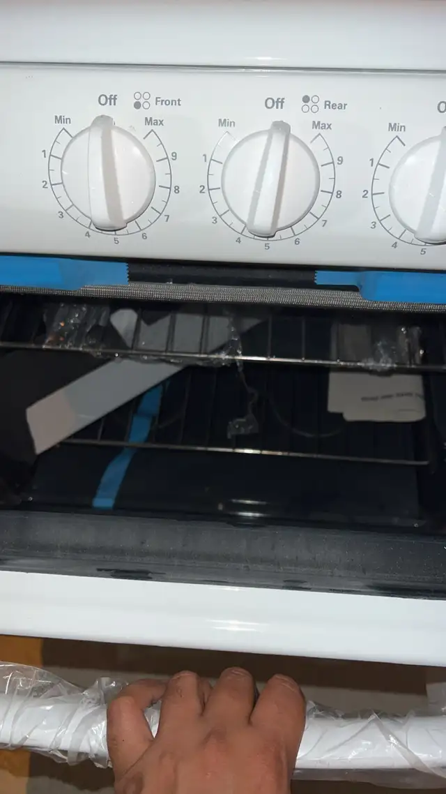 24” BRAND NEW NEVER USED GE STOVE ELECTRIC62863271875075124