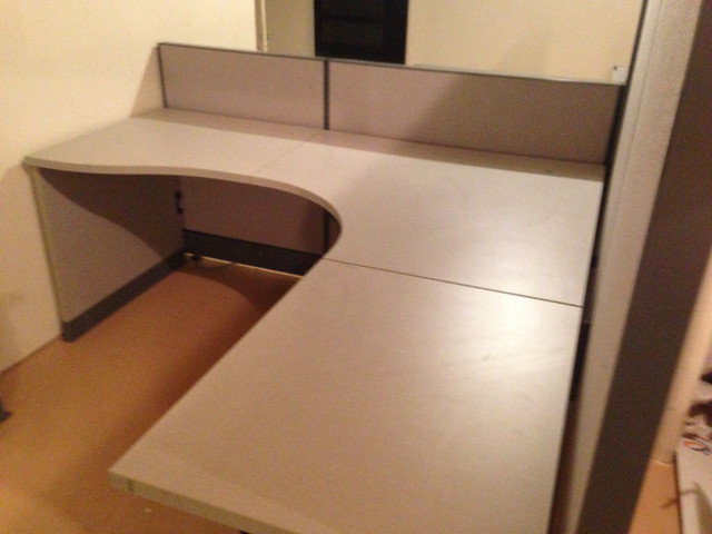 Office work stations and furniture in Desks in Kawartha Lakes - Image 3