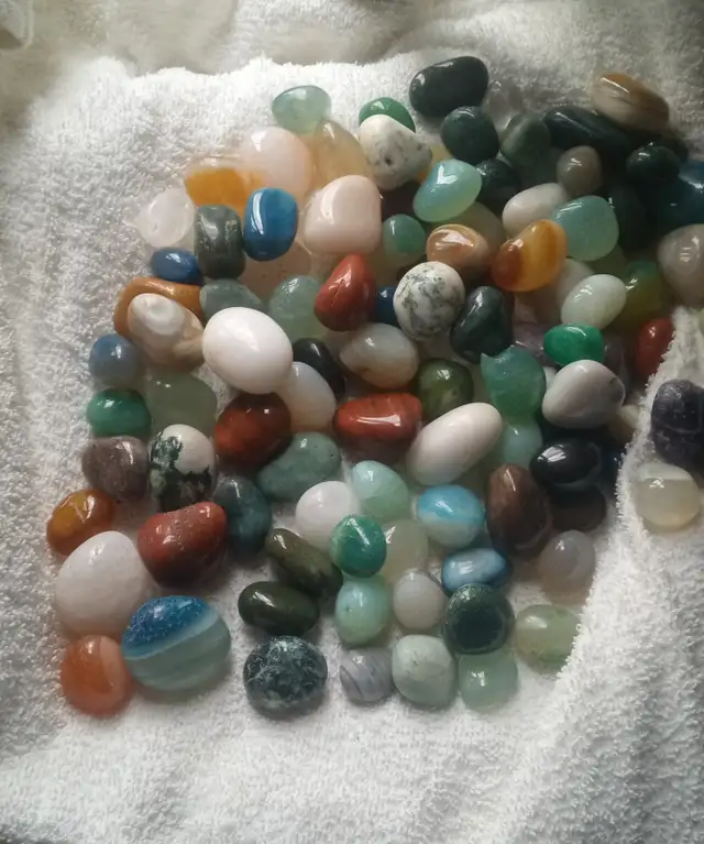 Aquarium, Decorative tumble stones gardening flower pots,tables in Other in Mississauga / Peel Region - Image 2