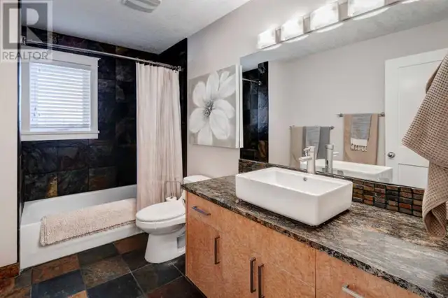 Beautiful Home in North Glenmore Park in Houses for Sale in Calgary - Image 15