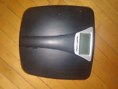 Black digital scale Supports 2 user weights Works great