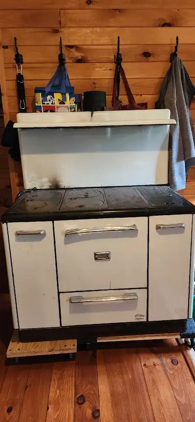 Wood cook stove - Findlay Meteor, View more