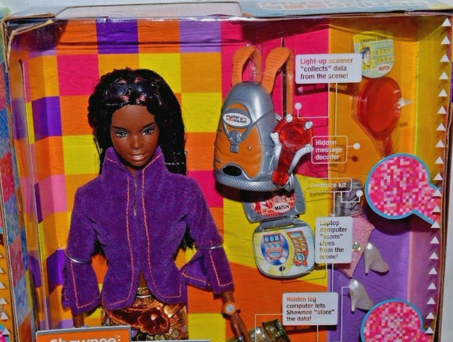 2002 MYSTERY SQUAD AFRICAN A. BARBIE DOLL SHAWNEE +ACCESSORIES! in Toys & Games in Mississauga / Peel Region - Image 2