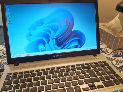 Laptop Samsung NP300E5E . Core-i5... Windows 11 PRO . i5-3230M C, View more