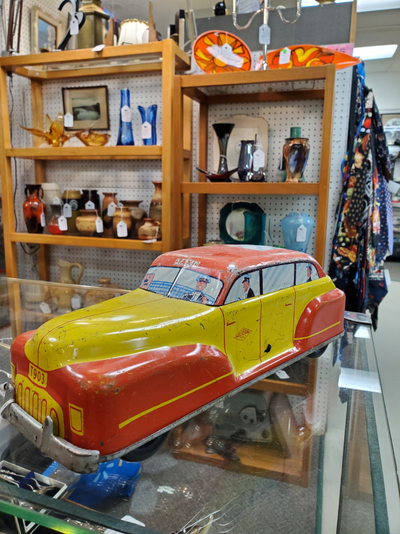 1940's Woverine lithograph and tin mechanical toy car taxi. This car is in fair to good original con...