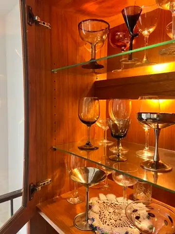 Vintage MCM solid teak hutch display cabinet in Hutches & Display Cabinets in City of Toronto - Image 4