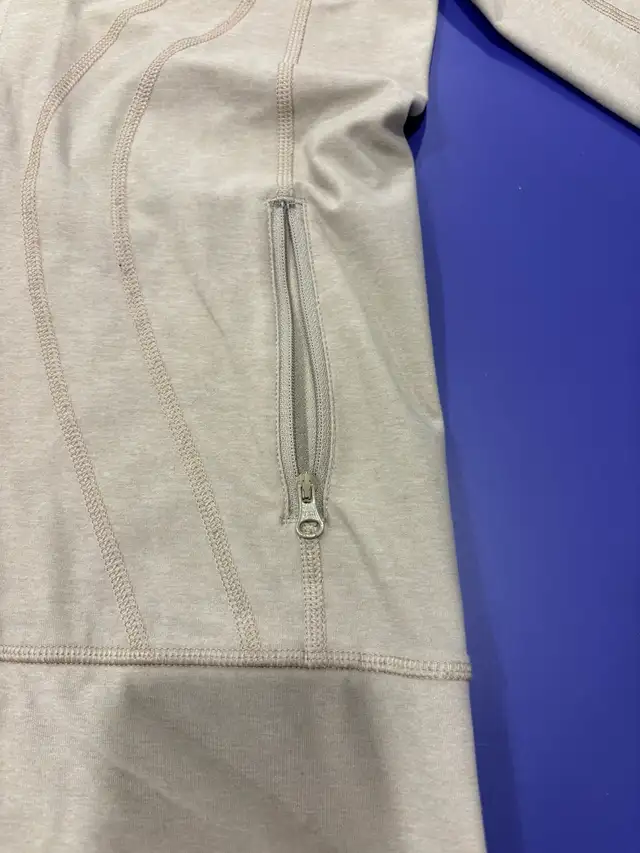 lululemon define hoodie beige size 4 in Women's - Tops & Outerwear in City of Toronto - Image 6
