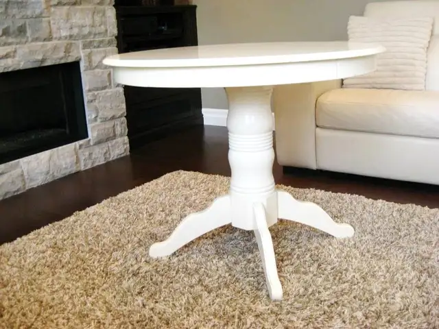 Lovely Pier One 38" Round Wood Kitchen Table -Excellent shape in Dining Tables & Sets in Kitchener / Waterloo - Image 3