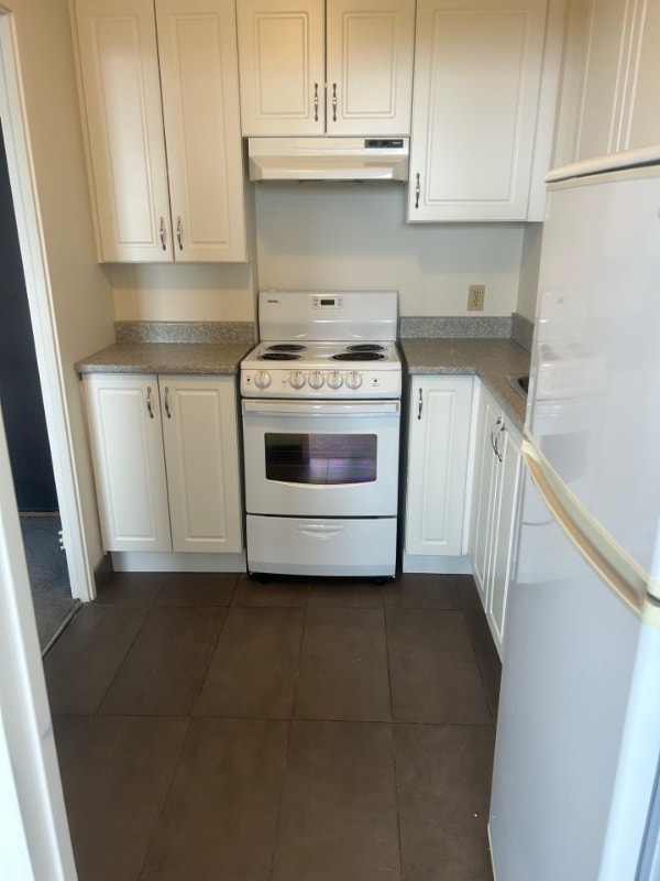 West End Bachelor Apt For Rent Park West Apts 30 McEwen Ave. Long