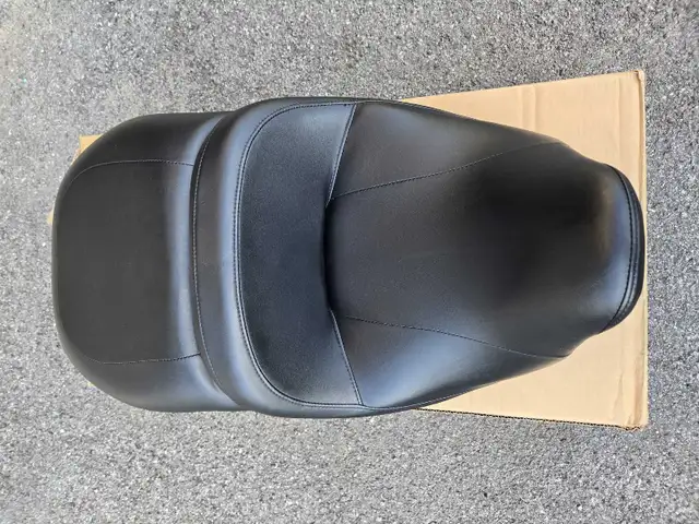 Harley-Davidson Motorcycle Reach Seat (52000033) in Motorcycle Parts & Accessories in Ottawa - Image 4