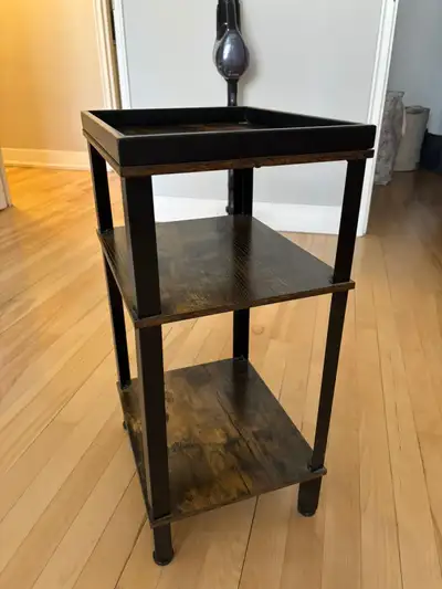 Meuble d’appoint / table de chevet style industriel, View more