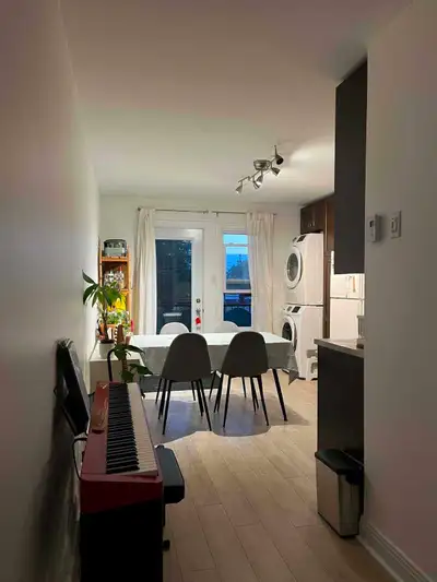 ✨ Beau 3 ½ a louer– emplacement idéal – 1190$ ✨ Superbe 3 ½ en très bon état, dans un immeuble rénov...