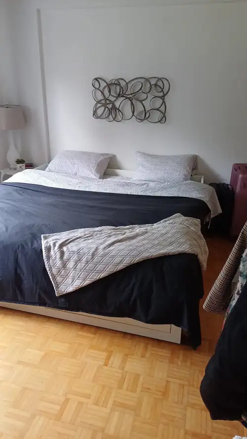 Great apartment, great view of the valley and Blomidon. 5 min walk to Acadia. Bright room with priva...