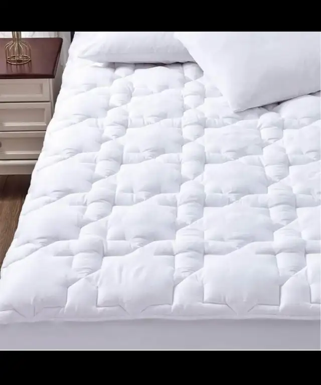 CozyLux Queen Mattress Pad Deep Pocket Non Slip Cotton Mattress  in Bedding in Hamilton - Image 2