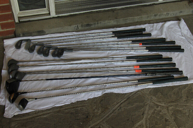 Golf 2 sets 19 Clubs   2 bags and golf balls in Golf in City of Toronto - Image 3