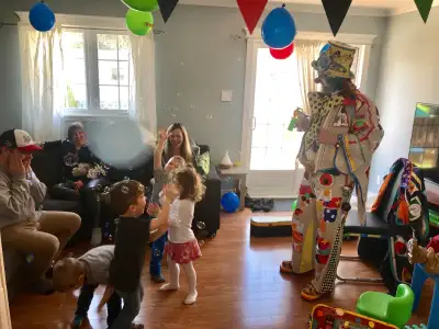 RABAIS $25,00 CLOWN FÊTE ENFANT BALLON MAGIE MAQUILLAGE GUITARE, View more