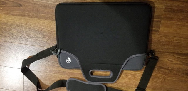   TARGUS & HAYS           Computer bag  in Laptop Accessories in Oshawa / Durham Region - Image 3
