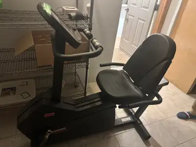 Get in shape with this Trainor Sports 960 recumbent exercise bike, designed to provide a comfortable...
