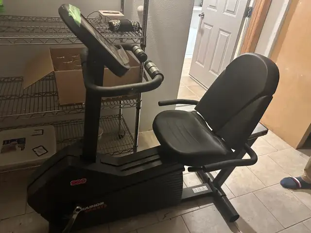 Trainor Sports 960 Recumbent Exercise Bike in Exercise Equipment in St. Catharines - Image 2