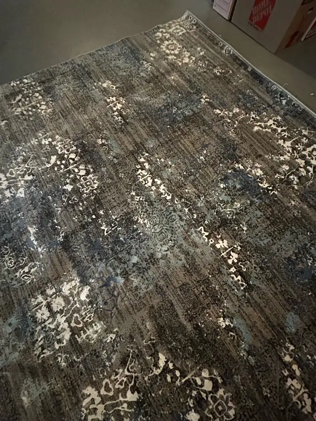 Area Rug in Rugs, Carpets & Runners in Ottawa - Image 6