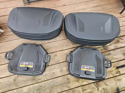 Deux kits de valises pour CanAm Ryker, demande 325$ chaque kit, valeur de 900$ plus tax pour chaque...