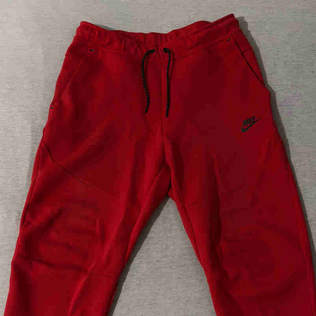 Jogging Nike tech fleece rouge dans Hommes  à Ville de Montréal