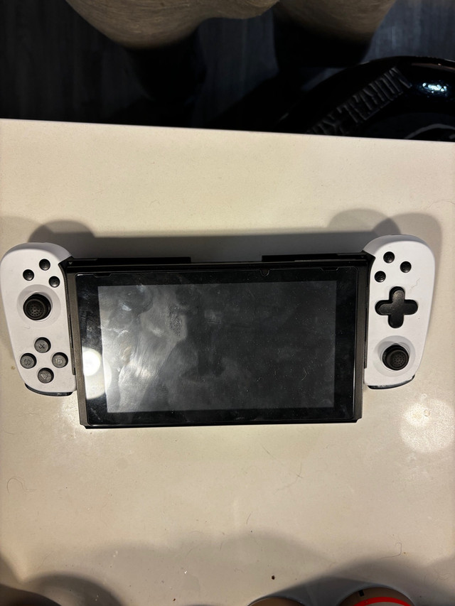 Controller for phones, nintendo switch, and small tablets! in Other in Gatineau - Image 3