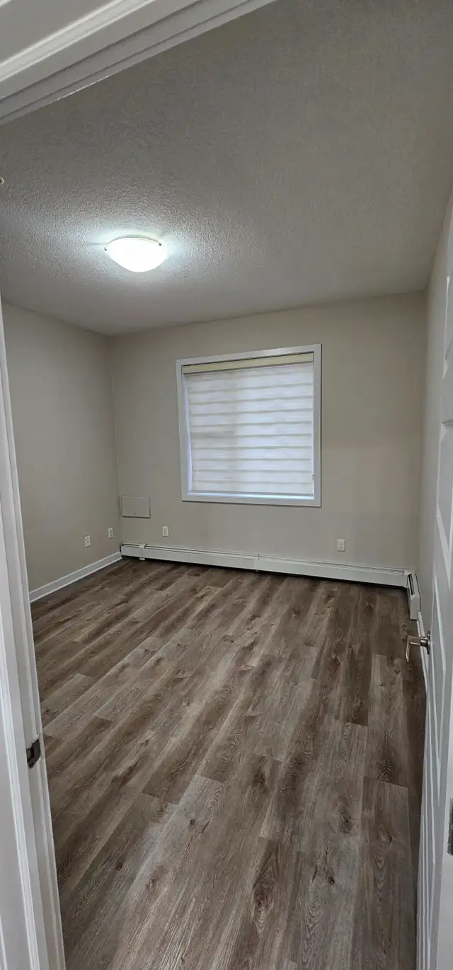 Move-In Ready 2-Bed, 2-Bath Condo in Ambleside in Long Term Rentals in Edmonton - Image 6