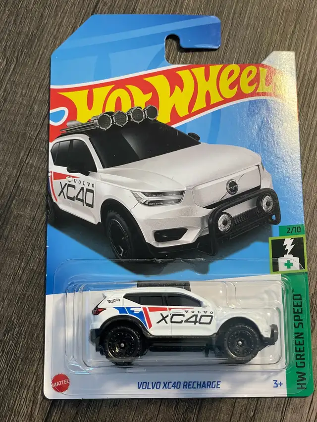 Hot wheels Volvo XC40 recharge white  in Toys & Games in City of Toronto - Image 2