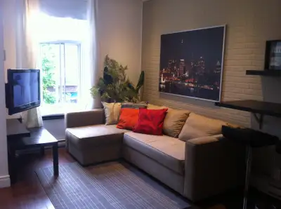 31/2 Meublé, terrasse, métro, tout équipé et tout frais inclus.