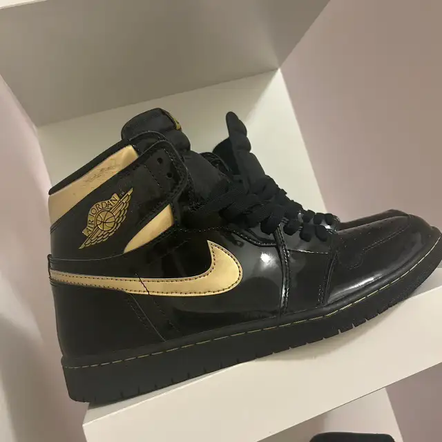 Retro Nike Jordan 1 in Men's Shoes in City of Toronto - Image 5