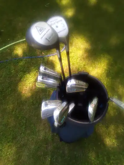 Set of ladies golf clubs, 3,4,5,6,7,8,9, pitching wedge, putter, 1,3 drivers and golf bag. $120