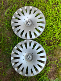 Two hub caps Volkswagen New Beetle 16 inches rims (J9B 1L3)