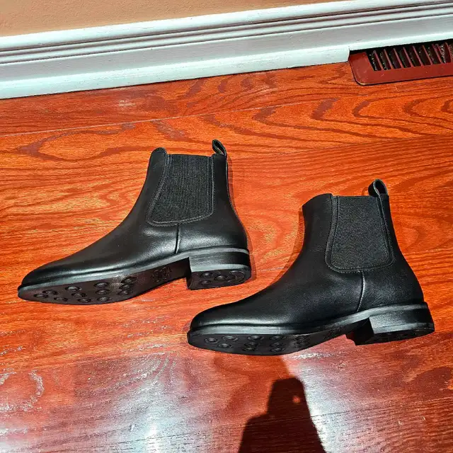 Thursday Boot Company Size 7.5 Women's Duchess Chelsea Boots in Women's - Shoes in Mississauga / Peel Region - Image 7