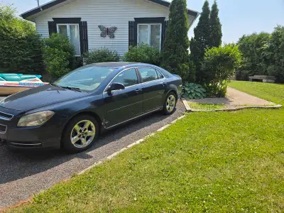 Je vends ma Chevrolet Malibu 2009, une berline fiable avec un moteur économe en carburant et une tra...