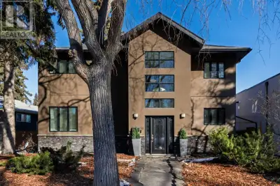 Lissington Drive is the most prestigious street in North Glenmore Park. Front yard greets you with m...